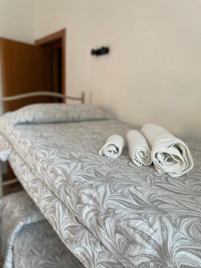 Hotel Alex Римини Экстерьер фото