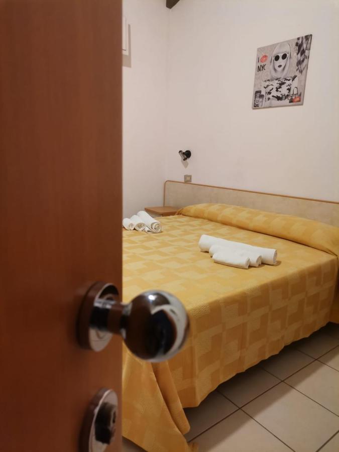 Hotel Alex Римини Экстерьер фото