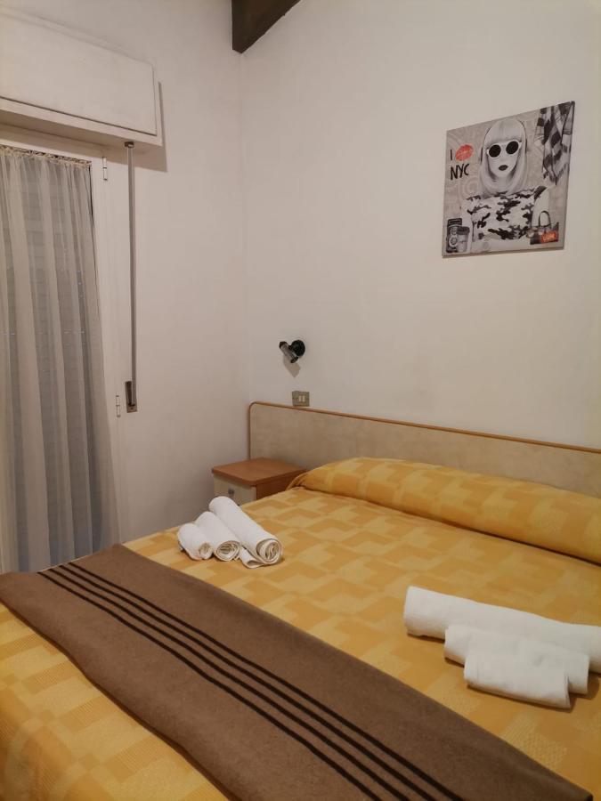Hotel Alex Римини Экстерьер фото